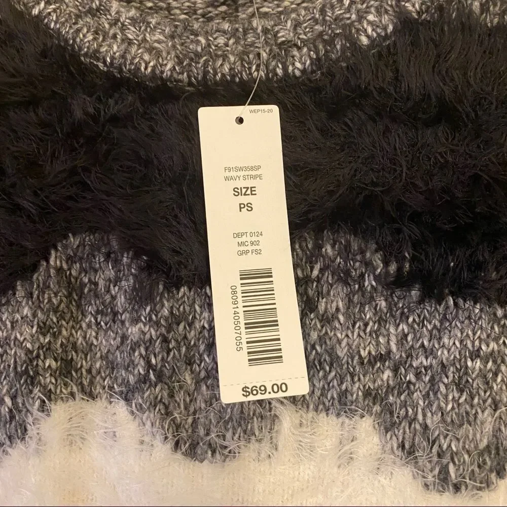 🆕Westbound Wavy Blk, Wht & Gray Sweater size PS - Picture 4 of 5